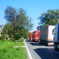 Pojačan saobraćaj u gradovima, kamioni čekaju na Sremskoj Rači zbog obustave saobraćaja