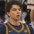 Da li je ovo neki znak? Andrej Stojaković hoda ogrnut zastavom Srbije (VIDEO)