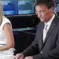 Pogledajte u čemu je poznati voditelj vodio Dnevnik! Od struka nadole ništa nije "normalno"
