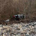 Čitava porodica sletela u provaliju! Stravična nesreća kod Brezna: Majka u teškom stanju, otac i beba povređeni (foto)