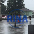 Sprečen potop na ulicama Čačka: Čiste se sve slivne rešetke zbog najavljenih obilnih padavina