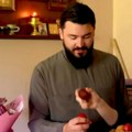 Dom pun ikona i cveća: Pevačica se za Uskrs kucala jajima sa suprugom sveštenikom, pa nasmejala sve