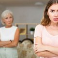 Снаја замерила свекрви што унуку купује јефтине играчке, разапели је у коментарима: "Шта тебе брига..."