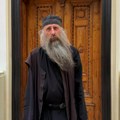 Manastir u pančevačkoj rafineriji: ‘Do ograde jedan svet, iza ograde drugi’