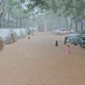 Vanredno stanje zbog nevremena: Evakuacija desetina hiljada ljudi u toku, nastao nezapamćen kolaps (video)