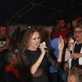 Hvalila se da je bila intimna sa našim folkerom, pa pričala da je impotentan! Sada provocira slikama iz spavaće sobe, a ovaj…