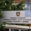 Tuča u skupštini Kosova, Kurti poliven vodom