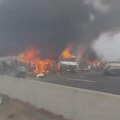 Strava i užas Na auto-putu: Buknula vatra nakon lančanog sudara, najmanje 28 mrtvih, odjekuju i eksplozije (uznemirujuće)