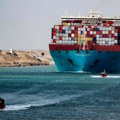 UNCTAD: Tranzit kroz Suecki kanal gotovo prepolovljen