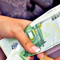 Srednji kurs dinara za evro danas 117,0652 dinara, za dolar 108,1434