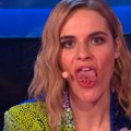 Isplazila se u kameru usred programa! Voditeljka Evrovizije šokirala gledaoce: "Mogu lude stvari sa jezikom!"