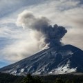 Vulkan u Indoneziji ponovo aktivan: Erupcija izbacila oblak 1,2 kilometra uvis