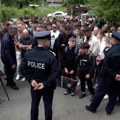 Protest u Leposaviću zbog zauzimanja sportske hale