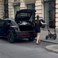 Prepolovila se posle porođaja! Ekskluzivni paparazzo naše pevačice, evo šta radi u Beču! (video)