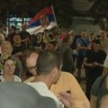 Protest u Kraljevu: Kordon policije blokira prilaz stanici