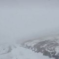 (Video) Snežna mećava kao da je decembar! Zima usred maja okovala i ovaj deo zemlje: Temperature drastično pale, a sneg veje…