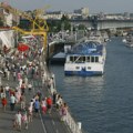 Beogradski karneval brodova 13. juna između Kule Nebojša i Brankovog mosta