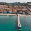 Zabranjeno kupanje u popularnom grčkom letovalištu zbog izlivanja kanalizacije