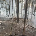 Veliki požar u Deliblatskoj peščari: Šuma u plamenu, vatrogasci se bore od jutra, helikopter stiže u pomoć