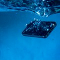 Mit o pirinču: Šta stvarno da radite ako vam se pokvasi telefon
