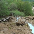 Bujična voda srušila drveni most u Sopotnici (VIDEO)