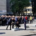 Mirnom šetnjom i parastosom obeležena godišnjica stradanja pripadnika JNA u Dobrovoljačkoj ulici