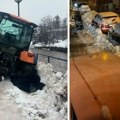 Rožaje pod snijegom: Traktor zamalo završio u rijeci zbog rupa na putu