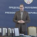 Vučić najavio da će država stimulisati odlazak studenata iz Srbije