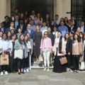 Princ Filip i princeza Danica primili studente sa Harvarda na Kraljevskom Dvoru