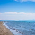 Nesvakidašnja tragedija u Italiji: Žena se sunčala na plaži, buldožer je usmrtio