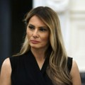 Melanija Tramp se vratila u Belu kuću: Prva dama u besprekornom stajlingu na večeri sa najbogatijim ljudima na svetu