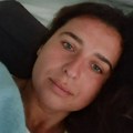 25 Dana štrajkuje glađu, noć provela na ulici: Majka iz Bihaća na ivici snage, traži pravdu za svoje dete