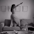 Кућни видео теодоре Џехверовић: Певачица се снимила у врелом издању у стану: Попела се на кревет и увијала задњицом