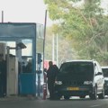 Automobili čekaju sat i po na Batrovcima na izlazu iz Srbije