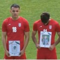 Iranski fudbaleri izašli na teren noseći fotografije ubijene dece