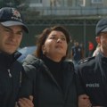 Nakon što ranjava Arzu, Zafer pomaže Meltem da pobegne: Zejnep zbog sumnje da je upucala Arzu završava u zatvoru!
