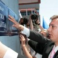 Dovoljno je setiti se Vučićevog prelepljivanja Đinđićevog bulevara