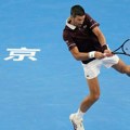 (Video) Novak se mučio, ali pobedio! I dalje je neporažen u Pekingu, upisao jubilarnu pobedu savladavši Boržesa