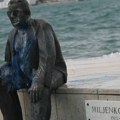 "Puši: K**AC, Srbine" Muškarac urinirao po spomeniku Miljenku Smoji u Splitu (video)