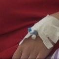 Užas u Strumici: Devojčica dovedena u bolnicu sa inficiranim ranama i polomljenim rebrima, evo šta tvrdi majka