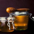 Kašičica meda pre spavanja, idealno rešenje u borbi protiv nesanice i lošeg holesterola