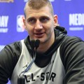 Jokić nasmejan pred Ol star pričao o šansama Srbije na OI, Stojakoviću, konjima, Kampacu i drugim temama