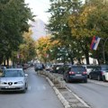 Kfor se povukao ispred zgrade opštine Zvečan, ali ostaje u području kako bi sprovodio redovne patrole
