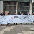 Skup podrške napadnutom novinaru Vuku Cvijiću na platou ispred Filozofskog fakulteta: „Nasilje dolazi sa vrha vlasti, oni…