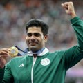 Pakistanskom olimpijcu 250 miliona za medalju i auto sa specijalnom registracijom