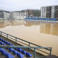 Nove fotografije iz ugroženih područja u BiH: Automobili koji plivaju, poplavljeni stadioni, vodopadi na ulicama