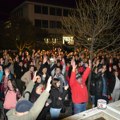 Samo vas posmatramo: Poruka građana Vranja vlastima tokom protesta (Foto) Foto Galerija