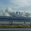 Dramatične scene u Subotici: Planuo "mercedes", ogroman plamen nasred ulice, vatra zahvatila još jedan auto! (video)