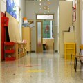 Vaspitačica ostavila dvoje predškolaca u zaključanoj učionici: Deca izašla kroz prozor, ona udaljena sa posla