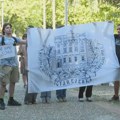 Skup podrške maturantu Božu Vasoviću ispred Trećeg osnovnog suda u Beogradu (VIDEO)